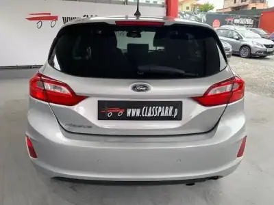 Ford Fiesta 2018 - 12500 EUR, 180000 km - AUTO.MOTO.pt - 180000km - foto 13 de 16