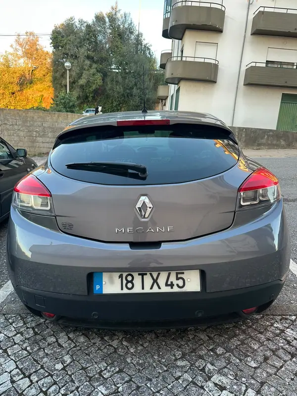 Renault Mégane Coupe 2012 — foto 2 de 6