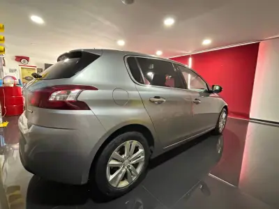 Peugeot 308 2015 - 10750 EUR, 210520 km - 210520km - foto 6 de 22