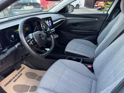 Renault Mégane E-Tech 2022 - 22500 EUR, 96000 km - AUTO.MOTO.pt - 96000km - foto 16 de 44