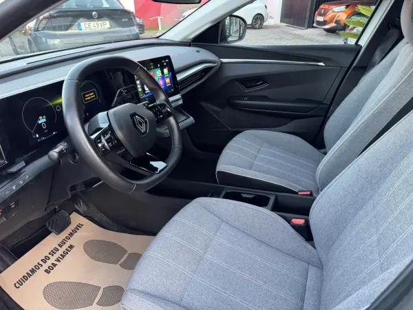 Renault Mégane E-Tech 2022 - 22500 EUR, 96000 km - AUTO.MOTO.pt - 96000km - foto 16 de 44