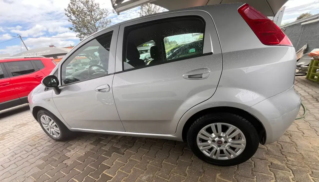 Fiat Punto 2015 - 6900 EUR, 125000 km - AUTO.MOTO.pt - 125000km - foto 4 de 7