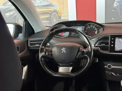 Peugeot 308 SW 2018 - 13500 EUR, 49820 km - AUTO.MOTO.pt - 49820km - foto 17 de 18