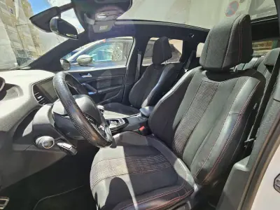 Peugeot 308 SW 2017 - 14500 EUR, 108350 km - AUTO.MOTO.pt - 108350km - foto 11 de 21