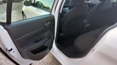 Peugeot 308 2019 - 11950 EUR, 114000 km - 114000km - foto 16 de 38