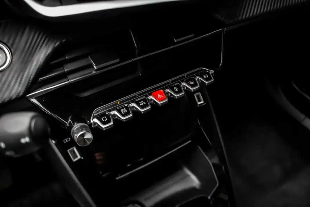 Peugeot e-2008 2021 - 20850 EUR, 60050 km - AUTO.MOTO.pt - 60050km - foto 22 de 44