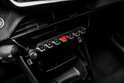 Peugeot e-2008 2021 - 20850 EUR, 60050 km - AUTO.MOTO.pt - 60050km - foto 22 de 44