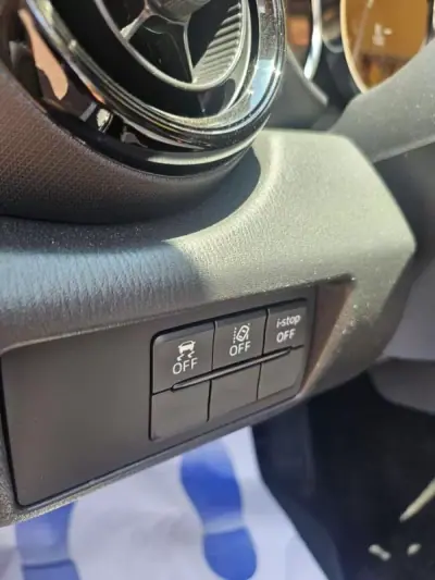 Mazda MX-5 2022 - 31480 EUR, 2900 km - AUTO.MOTO.pt - 2900km - foto 8 de 19