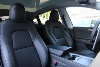 Tesla Model Y 2024 - 35900 EUR, 38745 km - 38745km - foto 38 de 38