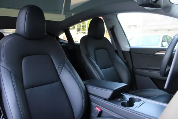 Tesla Model Y 2024 - 35900 EUR, 38745 km - 38745km - foto 38 de 38