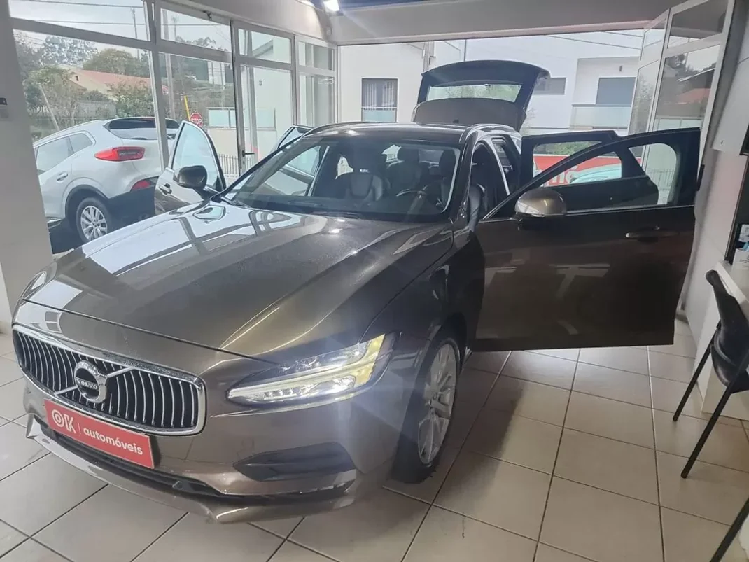 Volvo V90 2017 - 23500 EUR, 131000 km - AUTO.MOTO.pt - 131000km - foto 19 de 39