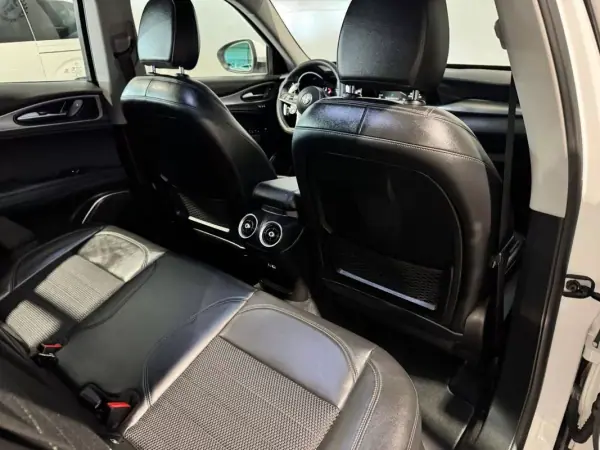 Alfa Romeo Stelvio 2017 - 22900 EUR, 215900 km - AUTO.MOTO.pt - 215900km - foto 30 de 60