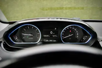 Peugeot 2008 2017 - 12900 EUR, 100000 km - AUTO.MOTO.pt - 100000km - foto 21 de 27