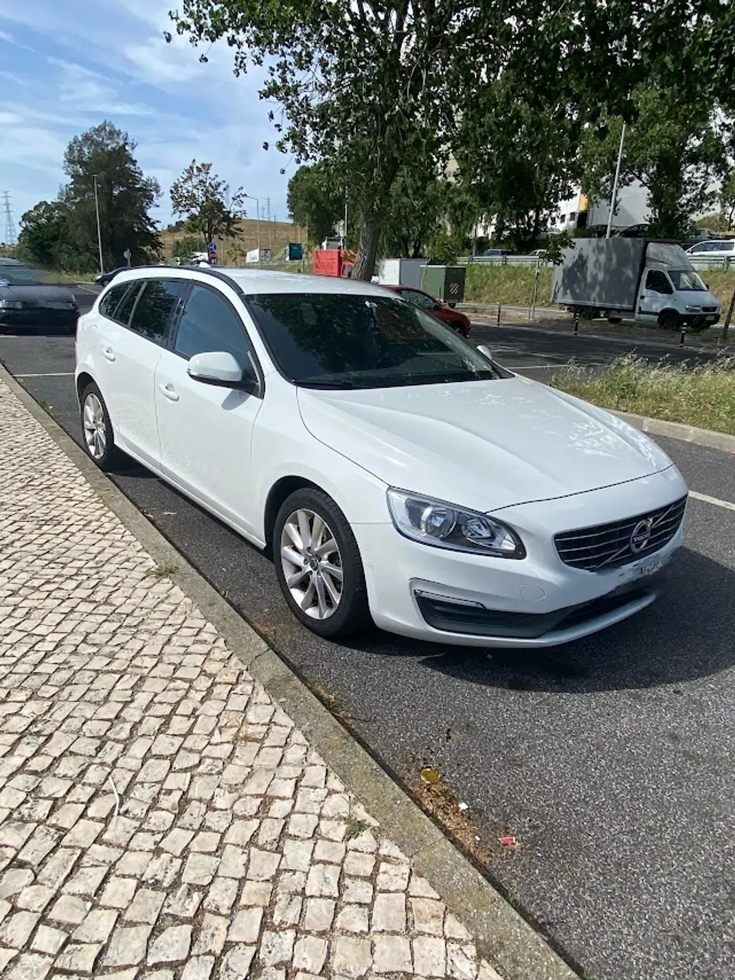 Volvo V60 2015 - 9500 EUR, 206100 km - AUTO.MOTO.pt - 206100km - foto 3 de 14