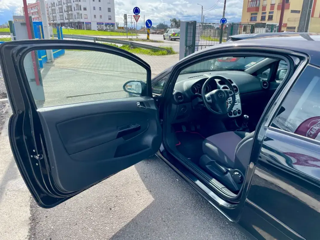 Opel Corsa 2007 - 6950 EUR, 245815 km - AUTO.MOTO.pt - 245815km - foto 8 de 27