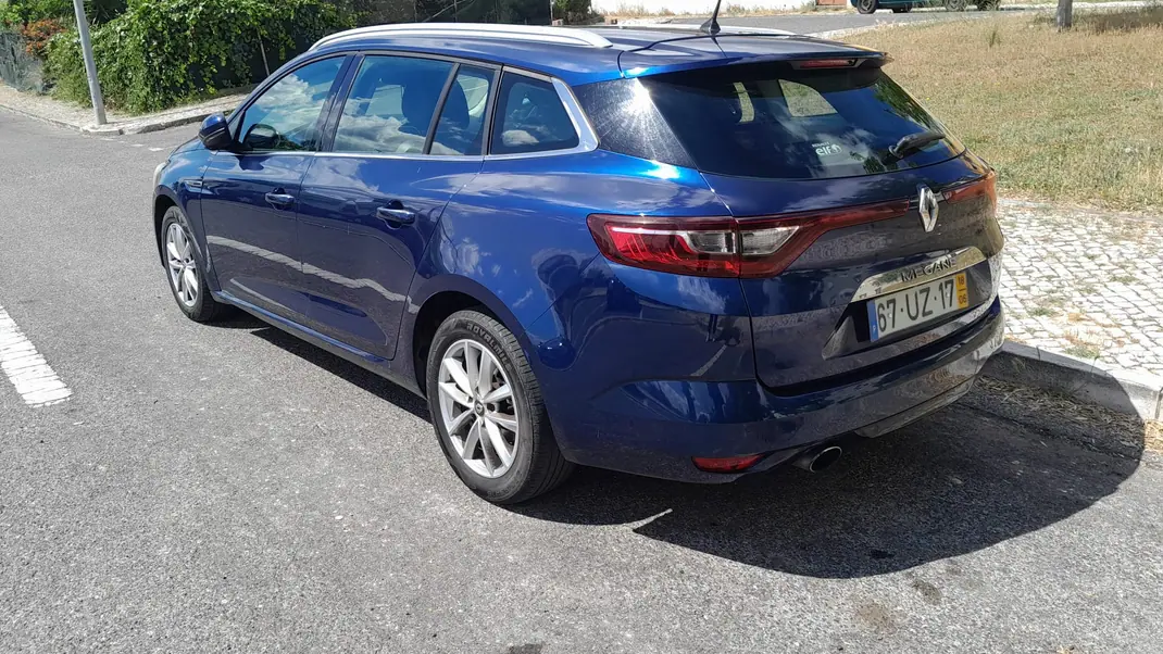 Renault Mégane Sport Tourer 2018 - 13000 EUR, 157000 km - AUTO.MOTO.pt - 157000km - foto 4 de 5