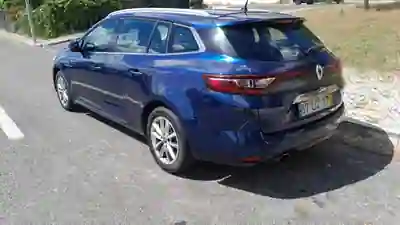 Renault Mégane Sport Tourer 2018 - 13000 EUR, 157000 km - AUTO.MOTO.pt - 157000km - foto 4 de 5