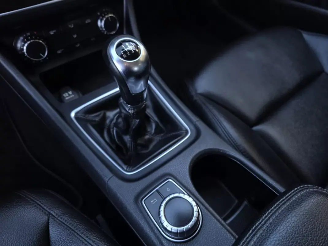 Mercedes-Benz CLA 180 2014 - 17990 EUR, 134000 km - AUTO.MOTO.pt - 134000km - foto 13 de 34