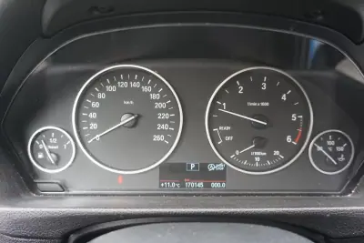 BMW 318 2017 - 15790 EUR, 170145 km - AUTO.MOTO.pt - 170145km - foto 9 de 14