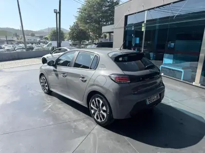 Peugeot 208 2025 - 16500 EUR, 4900 km - AUTO.MOTO.pt - 4900km - foto 4 de 14
