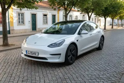 Tesla Model 3 2023 - 30450 EUR, 61000 km - AUTO.MOTO.pt - 61000km - foto 7 de 22
