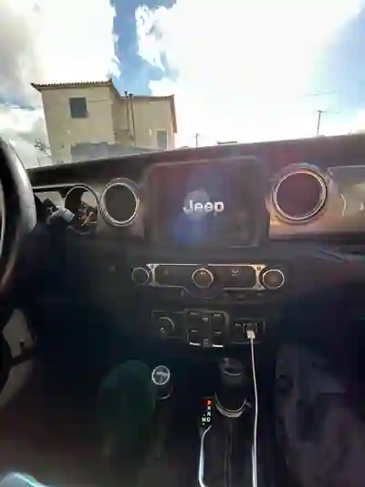 Jeep WRANGLER UNLIMITED SAHARA 4X4 2019 - 49500 EUR, 93000 km - AUTO.MOTO.pt - 93000km - foto 9 de 15