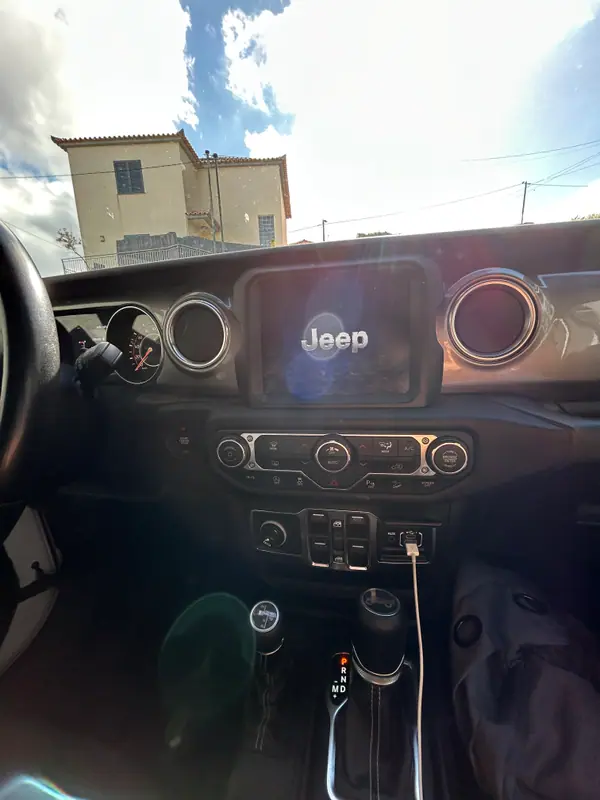 Jeep WRANGLER UNLIMITED SAHARA 4X4 2019 - 49500 EUR, 93000 km - AUTO.MOTO.pt - 93000km - foto 9 de 15