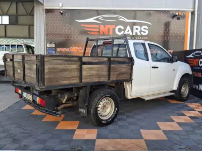 Isuzu 2018 - 18900 EUR, 83988 km - AUTO.MOTO.pt - 83988km - foto 2 de 15