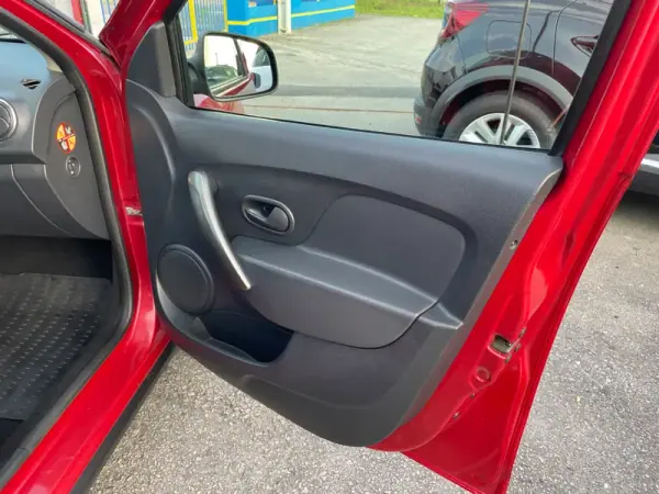 Dacia Sandero 2014 - 10950 EUR, 94953 km - AUTO.MOTO.pt - 94953km - foto 22 de 23