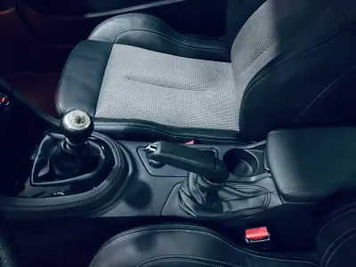 Peugeot RCZ 2015 - 16900 EUR, 79367 km - AUTO.MOTO.pt - 79367km - foto 15 de 18