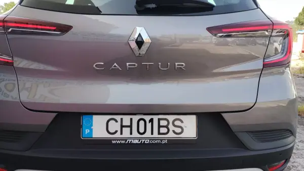 Renault Captur 2022 - 15950 EUR, 77000 km - AUTO.MOTO.pt - 77000km - foto 14 de 42