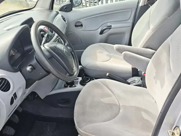 Citroën C3 2003 - 4500 EUR, 279000 km - AUTO.MOTO.pt - 279000km - foto 10 de 13