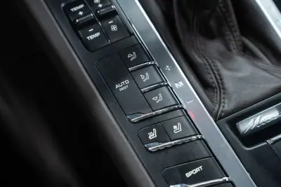 Porsche Macan 2016 - 49950 EUR, 131000 km - AUTO.MOTO.pt - 131000km - foto 47 de 53