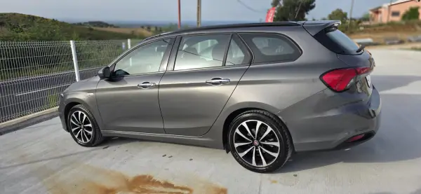 Fiat Tipo Station Wagon 2017 - 6499 EUR, 256000 km - AUTO.MOTO.pt - 256000km - foto 5 de 9
