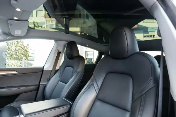 Tesla Model Y 2023 - 36990 EUR, 86000 km - AUTO.MOTO.pt - 86000km - foto 13 de 33