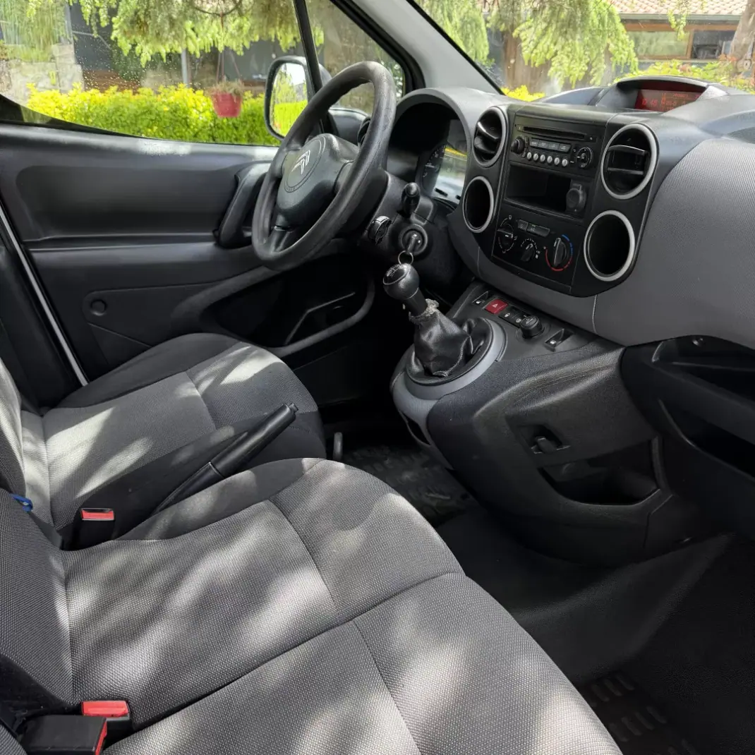 Citroën BERLINGO 1.6 HDI 600 C/AC 2018 - 10990 EUR, 190000 km - AUTO.MOTO.pt - 190000km - foto 9 de 15