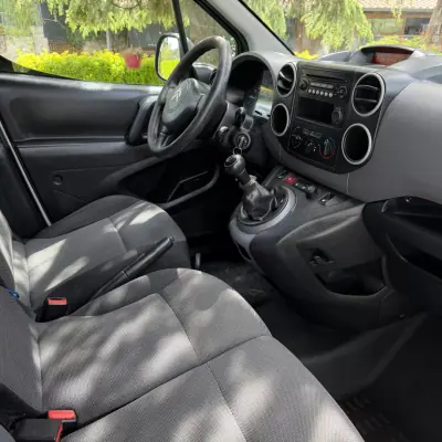 Citroën BERLINGO 1.6 HDI 600 C/AC 2018 - 10990 EUR, 190000 km - AUTO.MOTO.pt - 190000km - foto 9 de 15