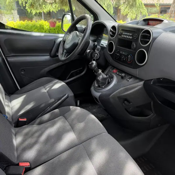 Citroën BERLINGO 1.6 HDI 600 C/AC 2018 - 10990 EUR, 190000 km - AUTO.MOTO.pt - 190000km - foto 9 de 15