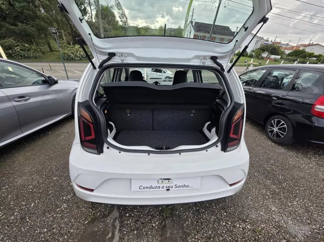 Volkswagen Up! 2016 - 7990 EUR, 152974 km - AUTO.MOTO.pt - 152974km - foto 69 de 71