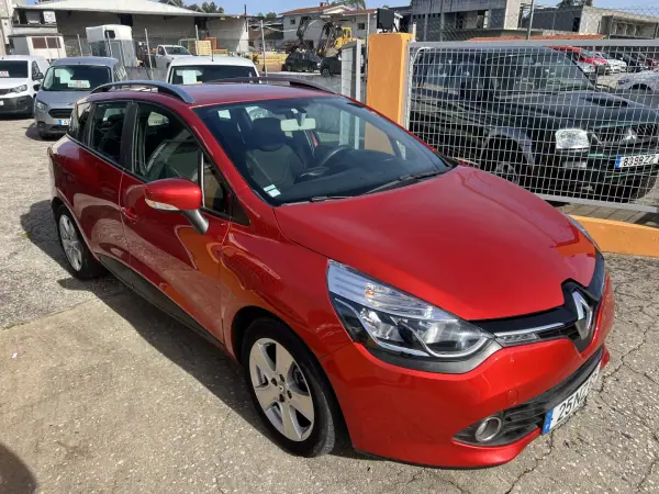 Renault Clio Sport Tourer 2013 - 6950 EUR, 167808 km - AUTO.MOTO.pt - 167808km - foto 8 de 12