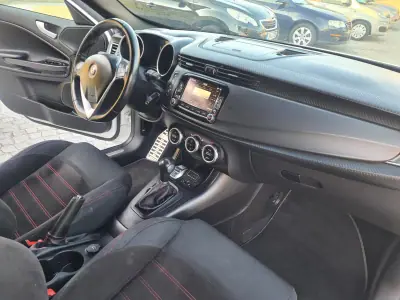 Alfa Romeo Giulietta 2019 - 15790 EUR, 146000 km - AUTO.MOTO.pt - 146000km - foto 11 de 15