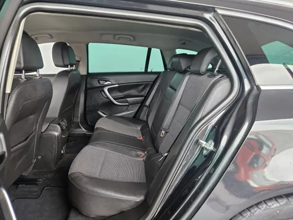 Opel Insignia Sports Tourer 2010 - 5500 EUR, 247000 km - 247000km - foto 4 de 6