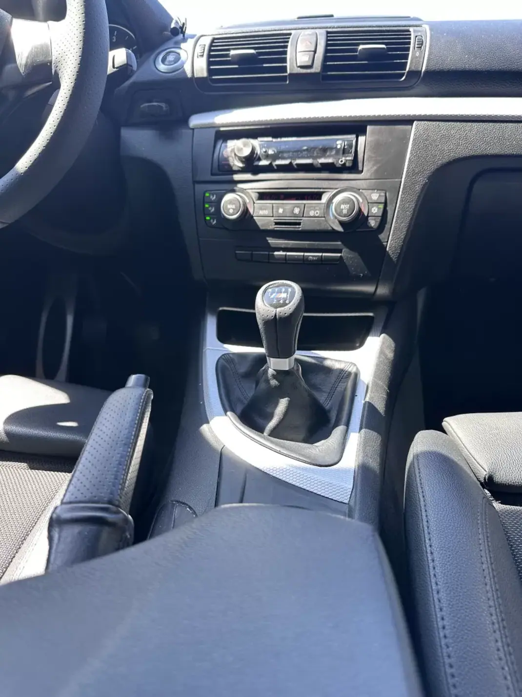 BMW 118 2009 - 9900 EUR, 177000 km - AUTO.MOTO.pt - 177000km - foto 37 de 46