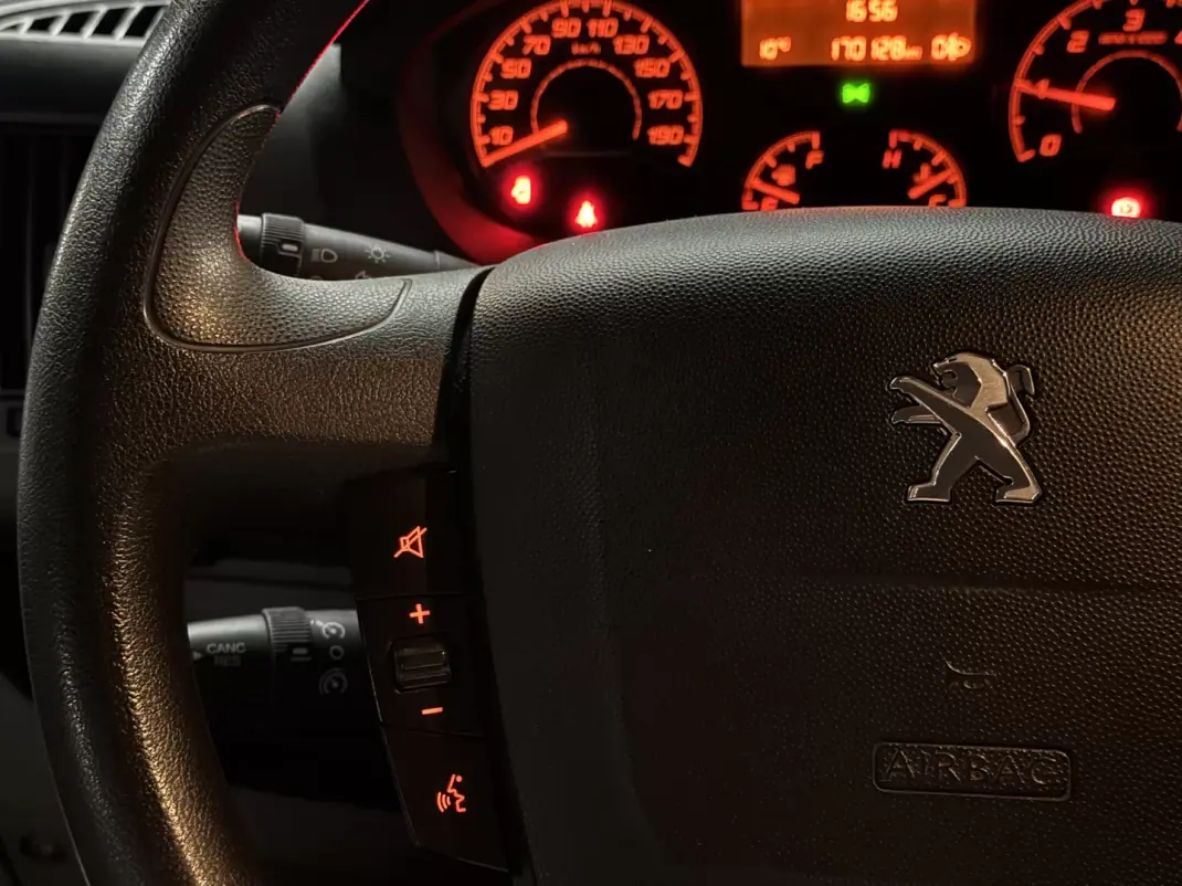 Peugeot Partner L2 caixa automática 130cv 2022 - 16990 EUR, 170100 km - AUTO.MOTO.pt - 170100km - foto 17 de 26