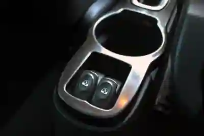 Dacia Duster 2010 - 6250 EUR, 155000 km - AUTO.MOTO.pt - 155000km - foto 11 de 24