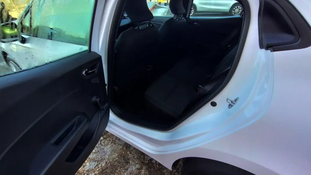 Renault Clio 2021 - 13999 EUR, 63000 km - AUTO.MOTO.pt - 63000km - foto 17 de 38