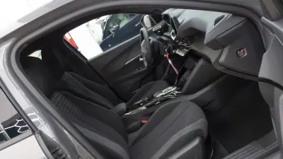 Peugeot e-2008 2024 - 21900 EUR, 38000 km - AUTO.MOTO.pt - 38000km - foto 12 de 33