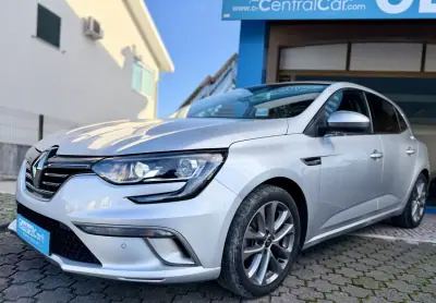 Renault Mégane 2020 - 17950 EUR, 114000 km - AUTO.MOTO.pt - 114000km - foto 5 de 23