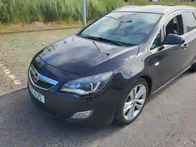 Opel Astra Sports Tourer 2011 - 6599 EUR, 190000 km - AUTO.MOTO.pt - 190000km - foto 2 de 14