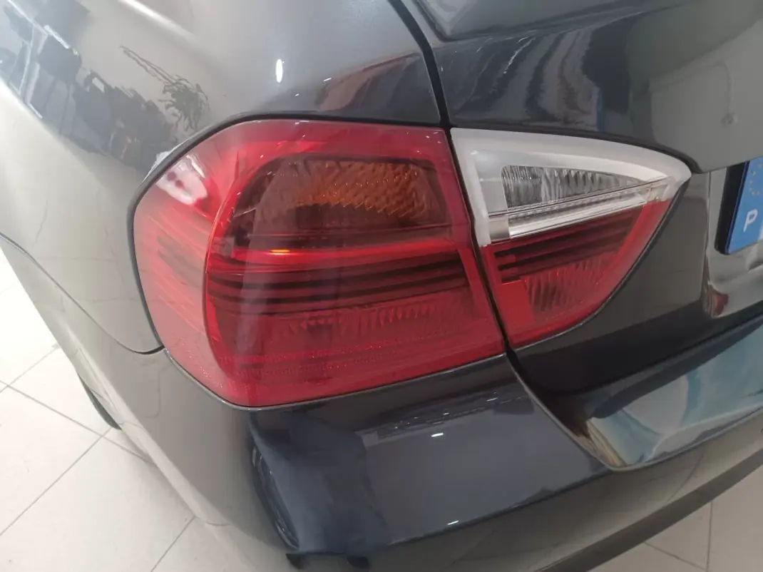 BMW 318 2008 - 9390 EUR, 172104 km - 172104km - foto 29 de 37